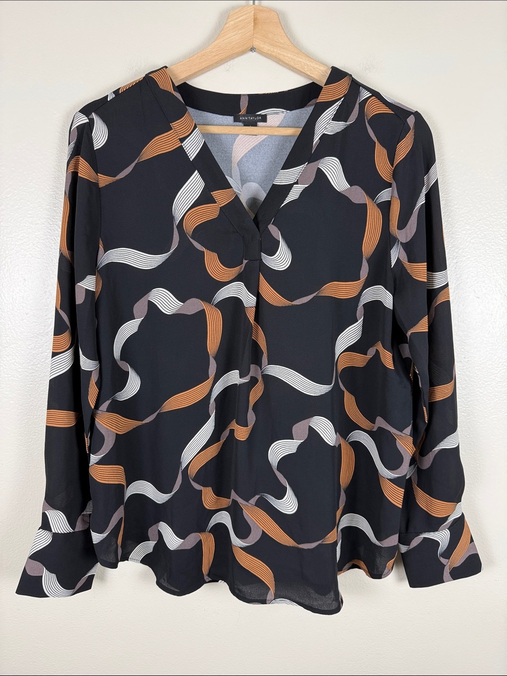 Ann Taylor Black V-Neck Blouse with Rust, Cream & Taupe Wave Print. Small